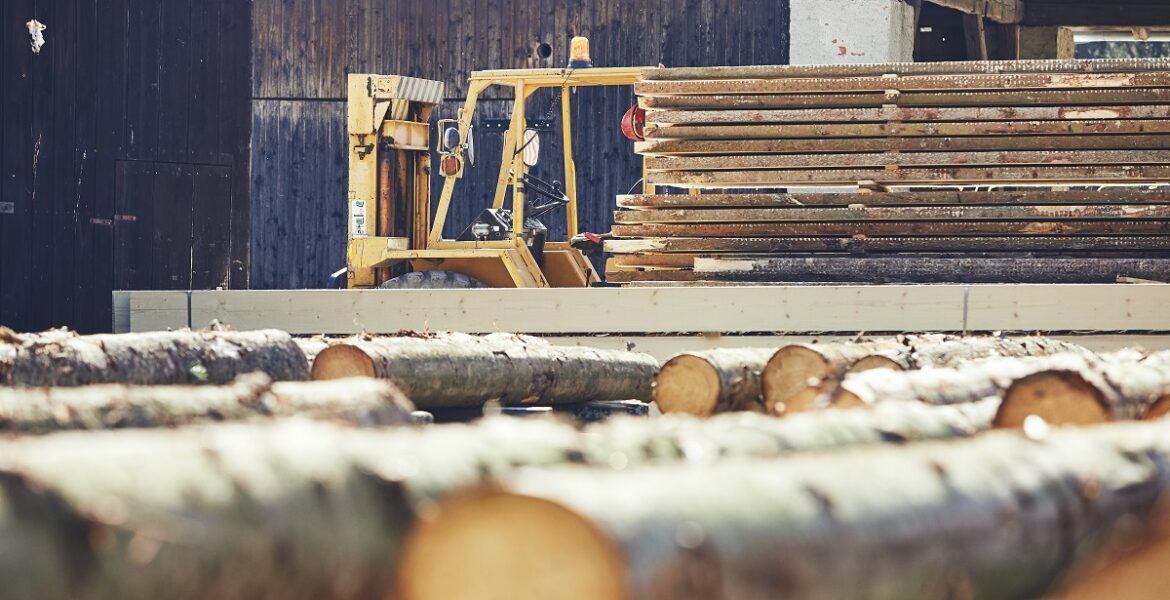 Drewno z tartaku - zalety takiego wyboru
